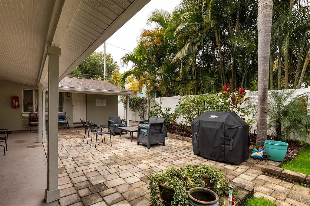 1 bed, 850 sqft, $1,900 — Photo 3