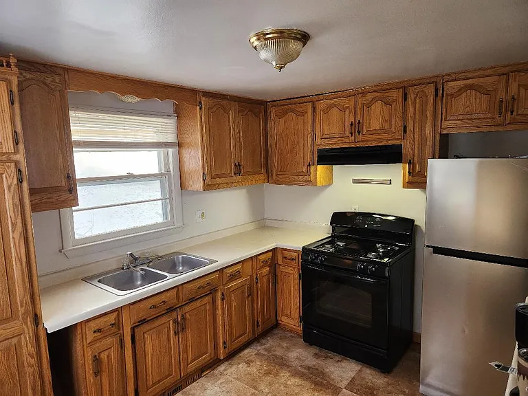 1615 W Mason St — Photo 2