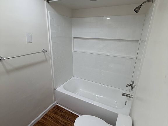 4th image of 1304 Roxanne Dr APT 9