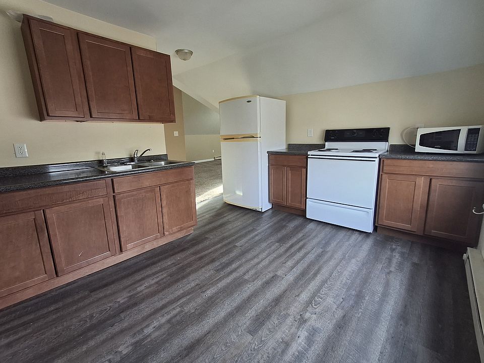 1st image of 36 E Court St APT 3