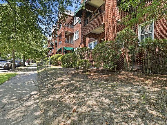 2nd image of 940 W Princess Anne Rd APT A4