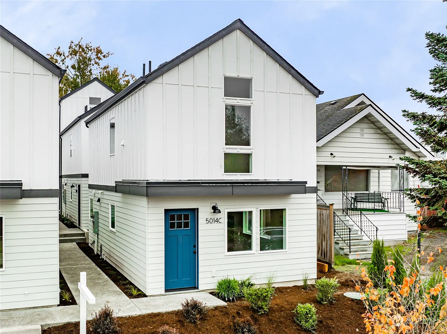 5014 42nd Avenue SW photo 1