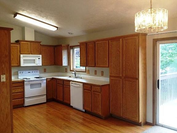 4th image of 11312 E Railroad Ave