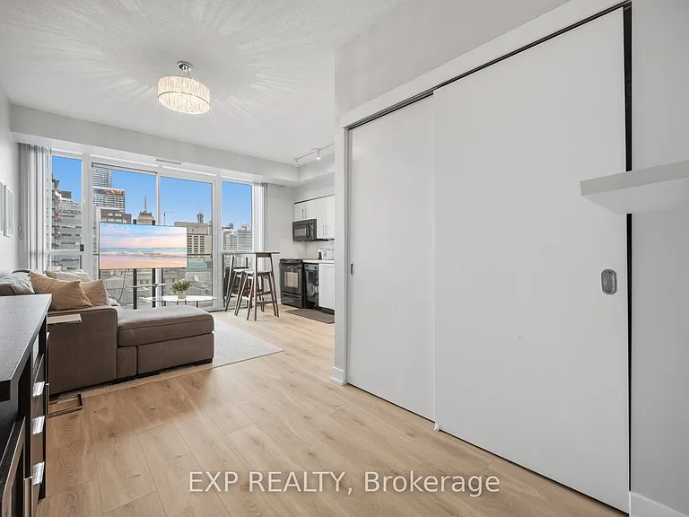 126 Simcoe St #1907 — Photo 9