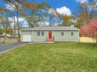 5 Smith Ln, Middle Island, NY 11953