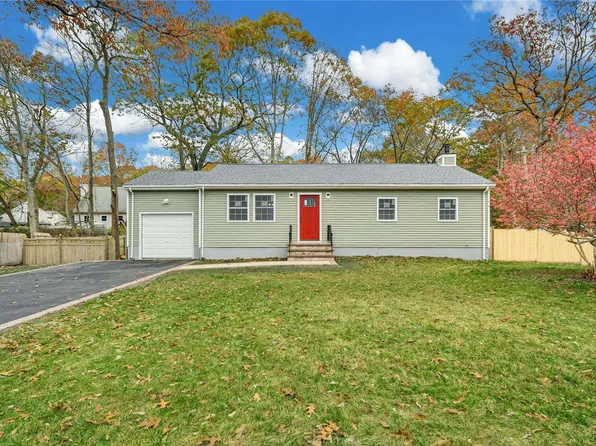 5 Smith Lane, Middle Island, NY 11953