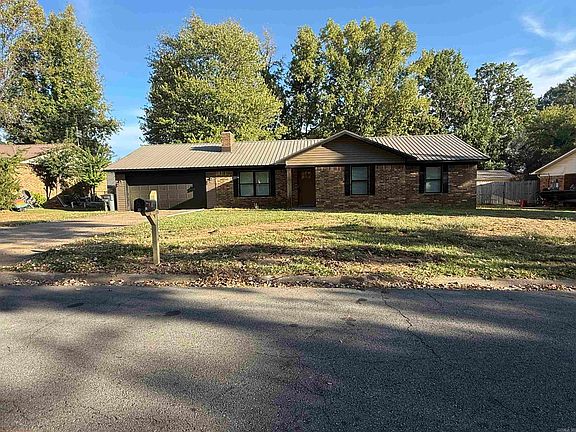 4th image of 16 Whippoorwill Dr