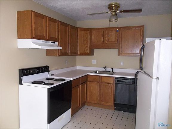4th image of 3768 Lakepointe Dr