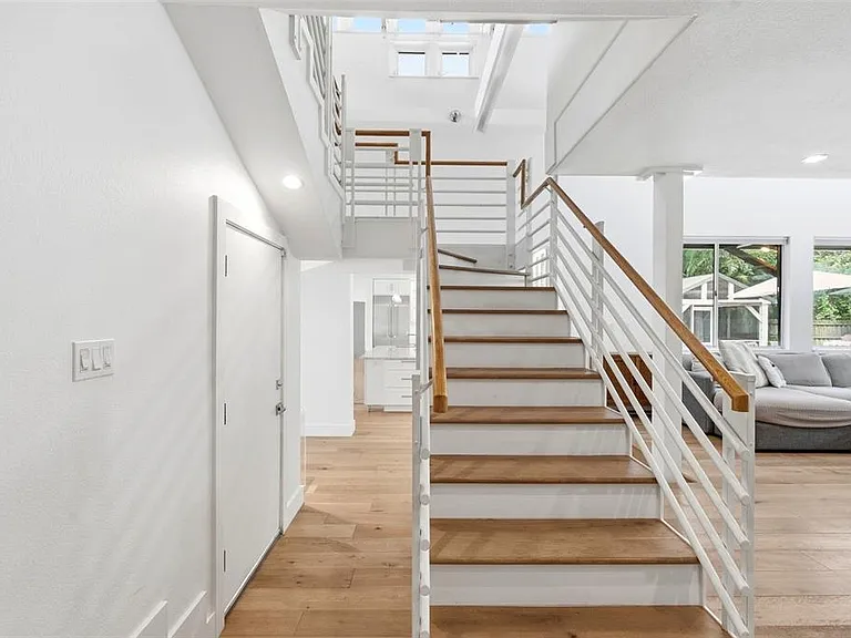 141 Giralda Blvd NE — Photo 33