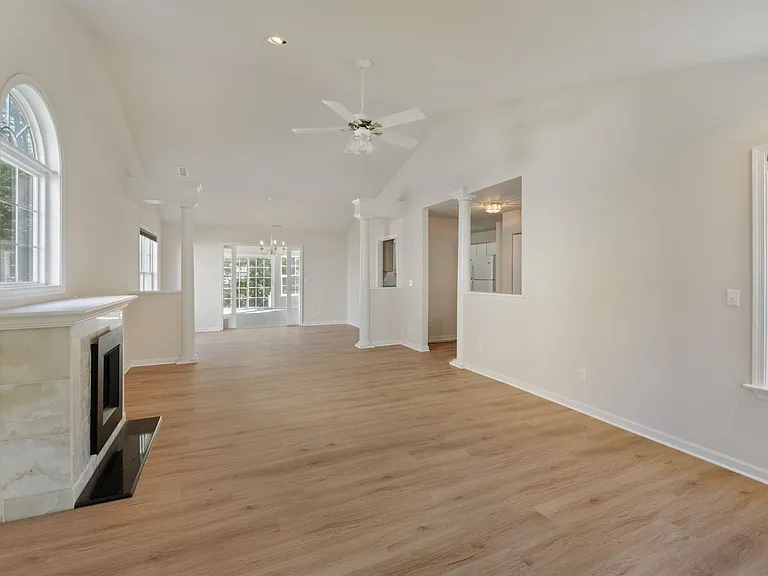 1081 Wintergreen Ln — Photo 13