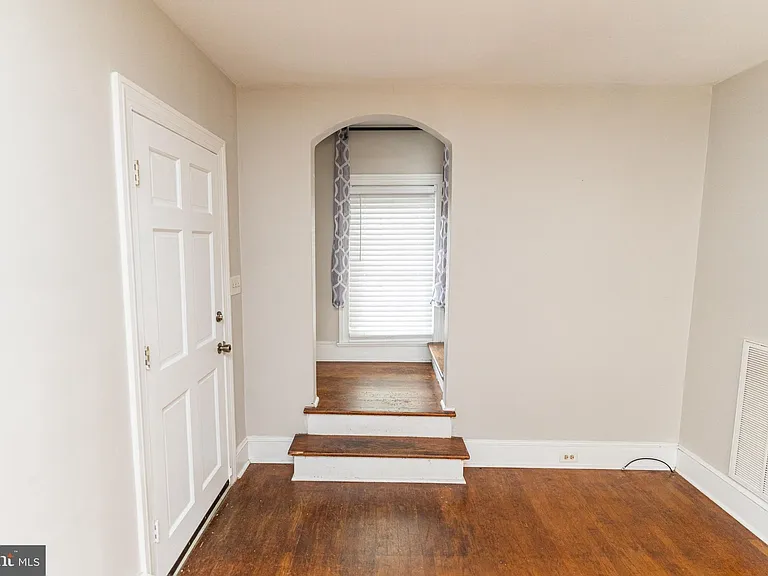 1109 N Division St — Photo 28
