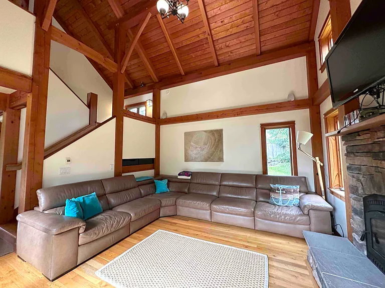 1843 NE Virginia Ct — Photo 15