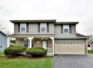 2327 Woodview Ln, Naperville, IL 60565