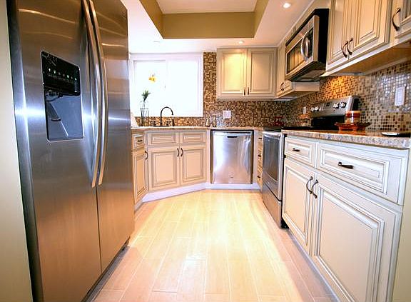 3rd image of 2901 Creekside Dr