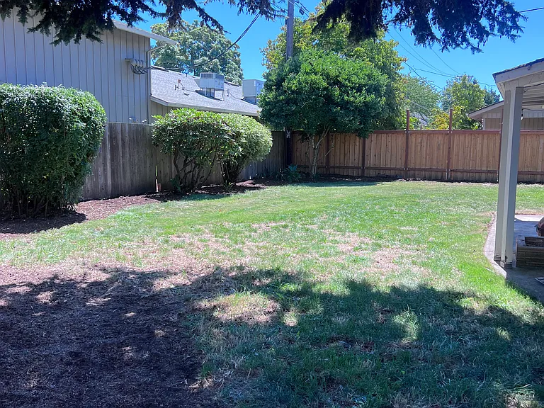 2585 Jasmine St — Photo 15