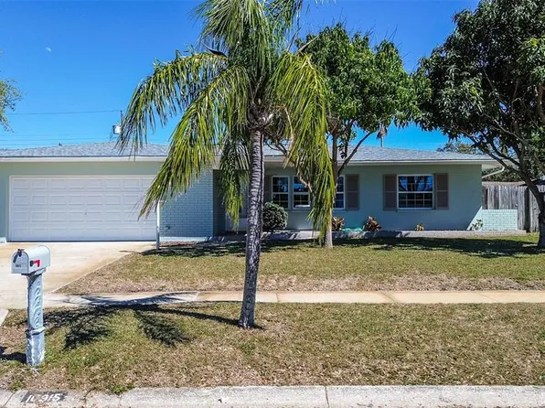 10915 Hammock Dr, Largo, FL 33774