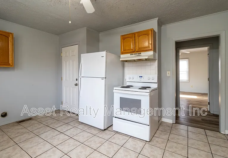 218 W Columbia Ave — Photo 11