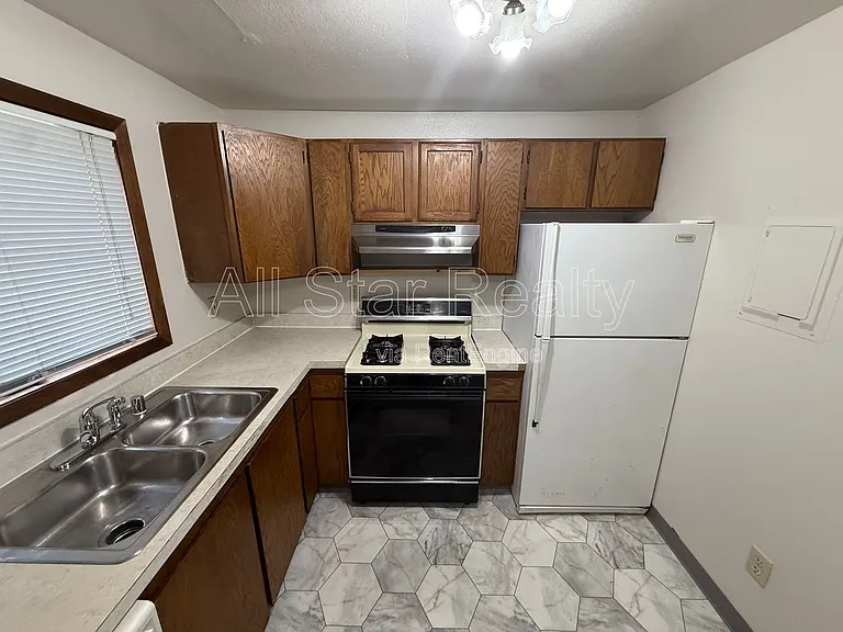533 Price St #2 — Photo 8