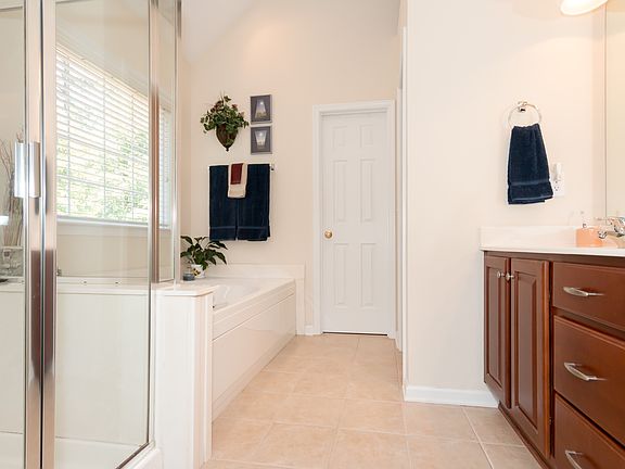 3rd image of 4251 Belle Meade Cir