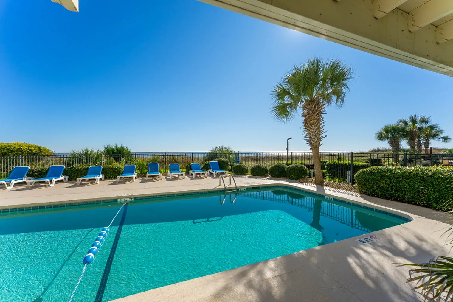 2 bed, 2.0 bath, 882 sqft, $7,110 — Photo 2