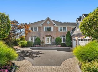 122 Elder Rd, Islip, NY 11751