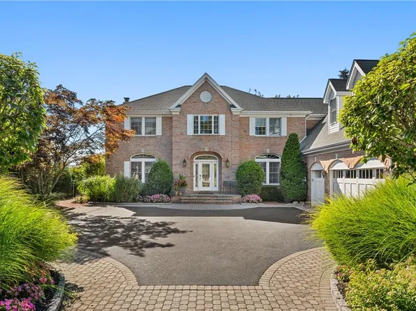 122 Elder Road, Islip, NY 11751
