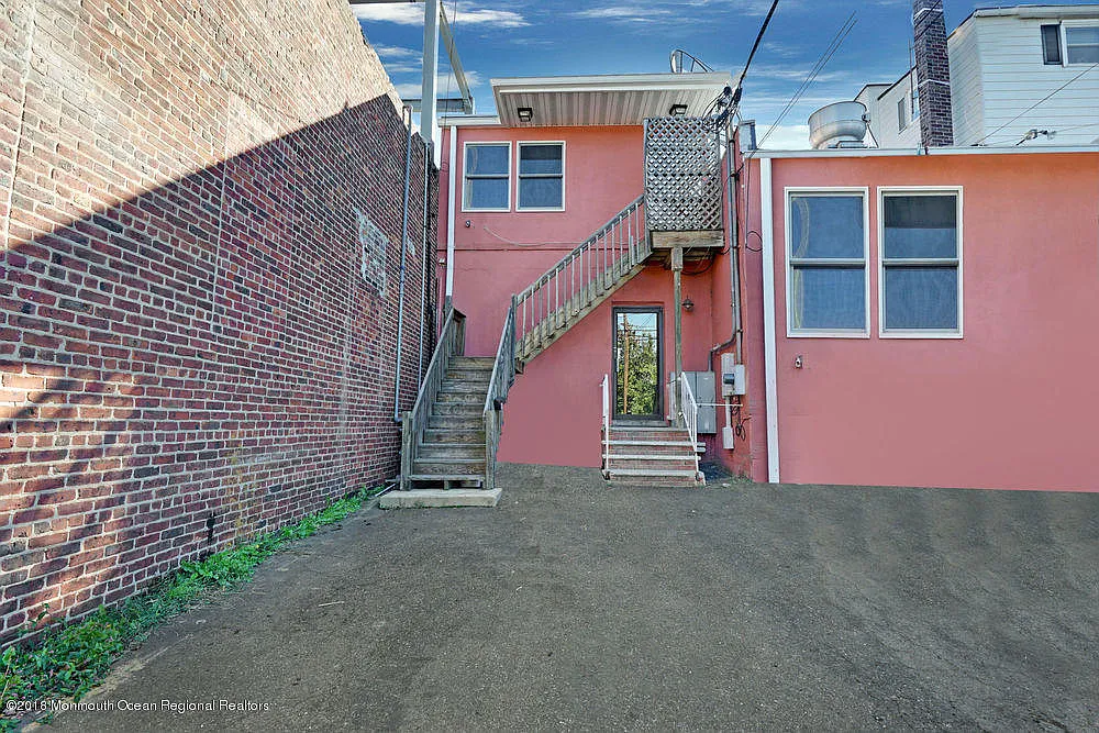 2 bed, 2108 sqft, $2,800 — Photo 2