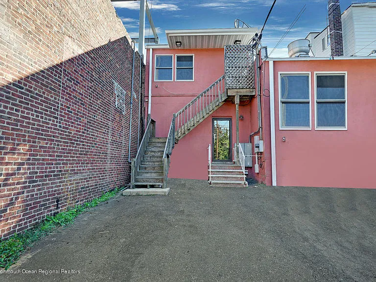 69 1st Ave — Photo 2