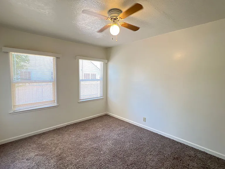 2912-2914-2916 Sunset Ave — Photo 11