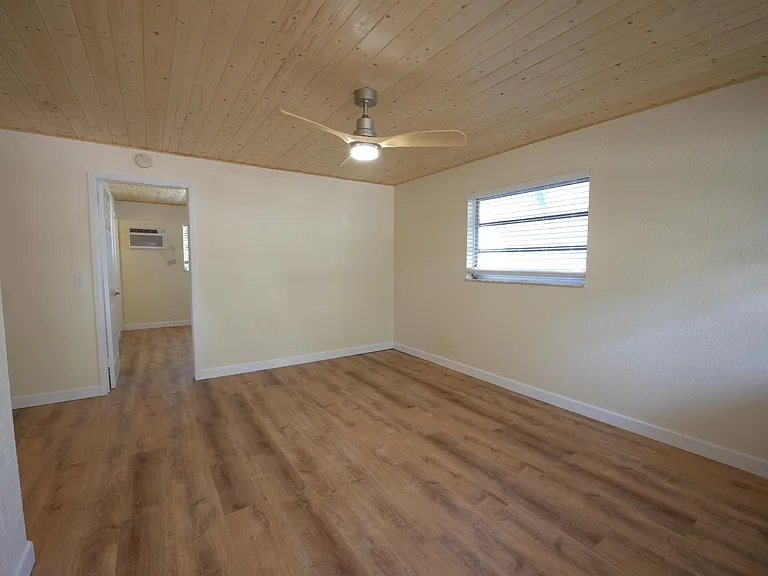 220 Lucerne Ave #4 — Photo 6