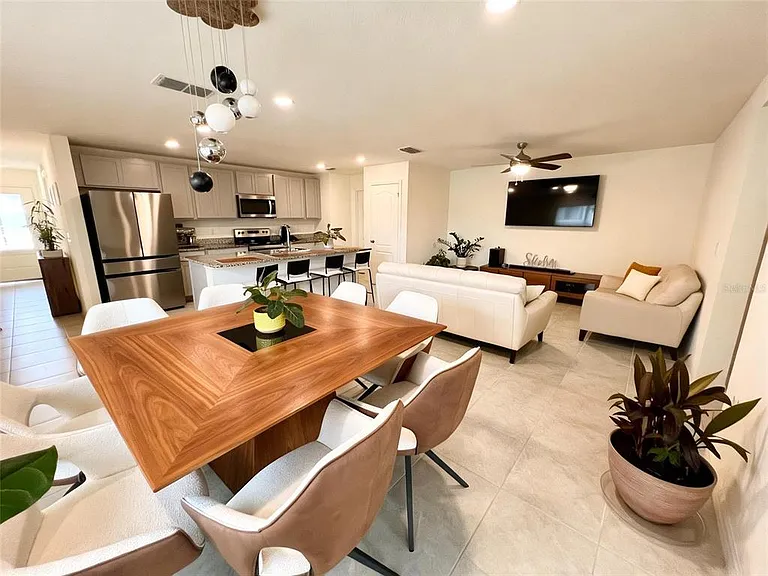 2727 Meadow Stream Way — Photo 3