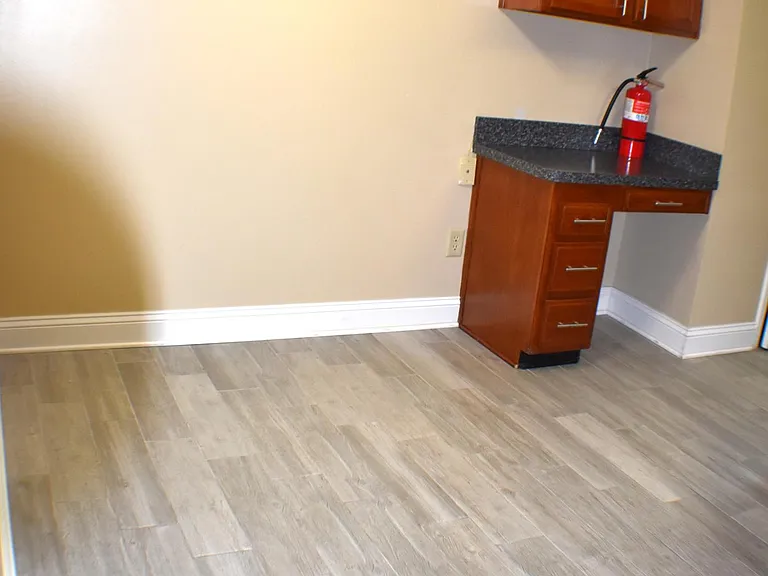 10439 Inverness Dr — Photo 16