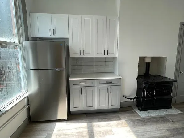 1148 Summit Avenue image 1 of 5