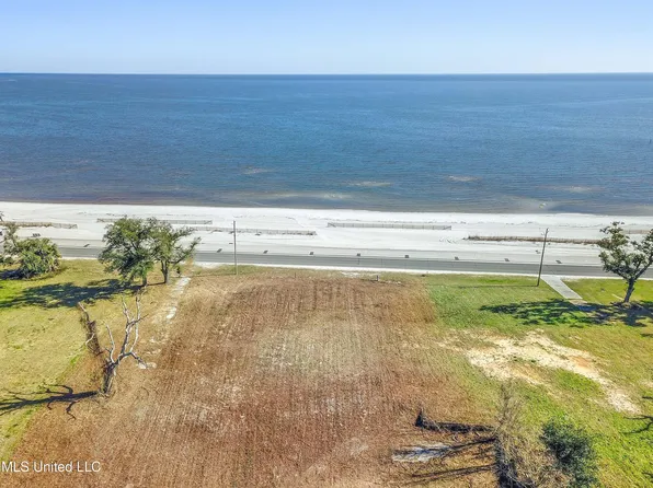 407 N Beach Blvd, Waveland, MS 39576