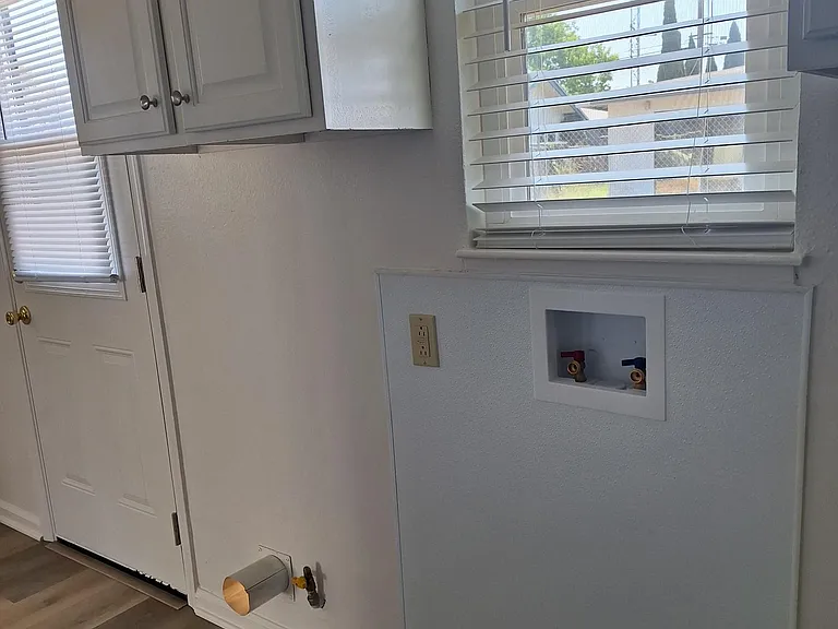 4737 Pocahontas Ave — Photo 8