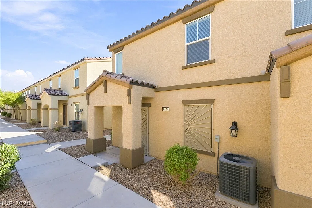 2 bed, 2.0 bath, 1007 sqft, $1,650 — Photo 2