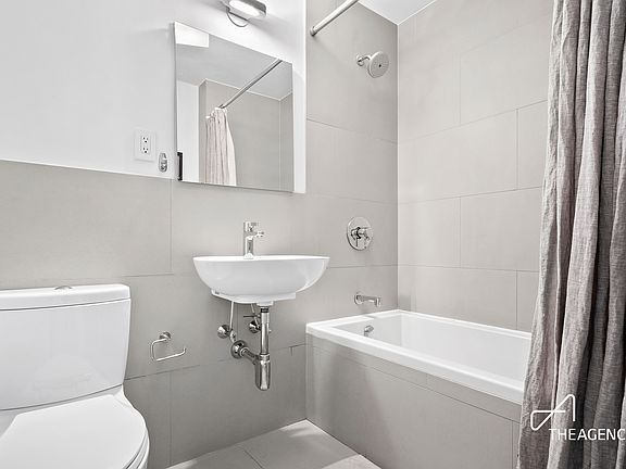 5th image of 498 Henry St APT 4