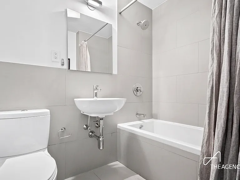 498 Henry St #4 — Photo 6