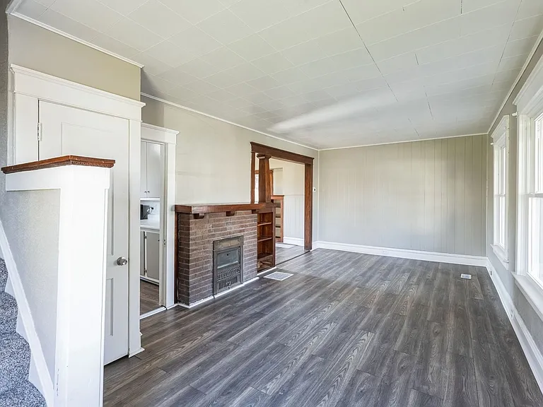 1573 Jermain Dr — Photo 2