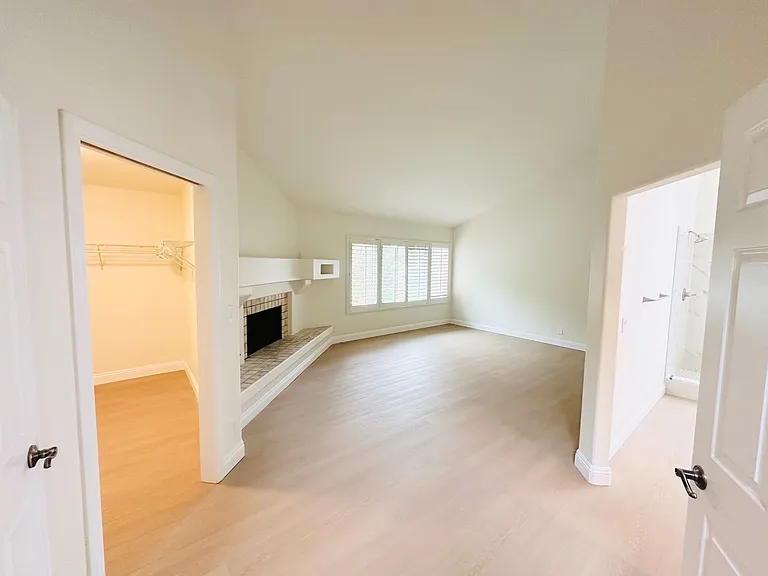 6635 Soaring Dr — Photo 30