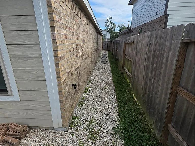 1942 Barrett Gables Dr — Photo 33