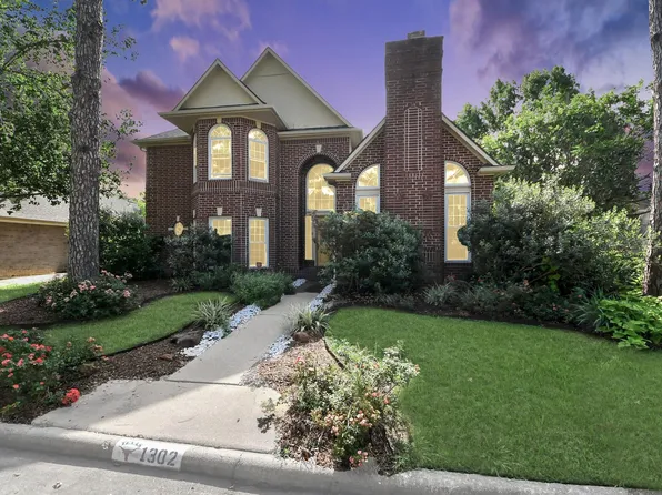 1302 Wickshire Ln, Houston, TX 77043
