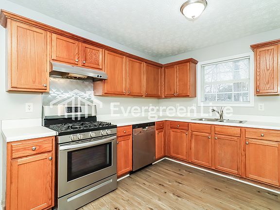 4th image of 784 Sinclair Way