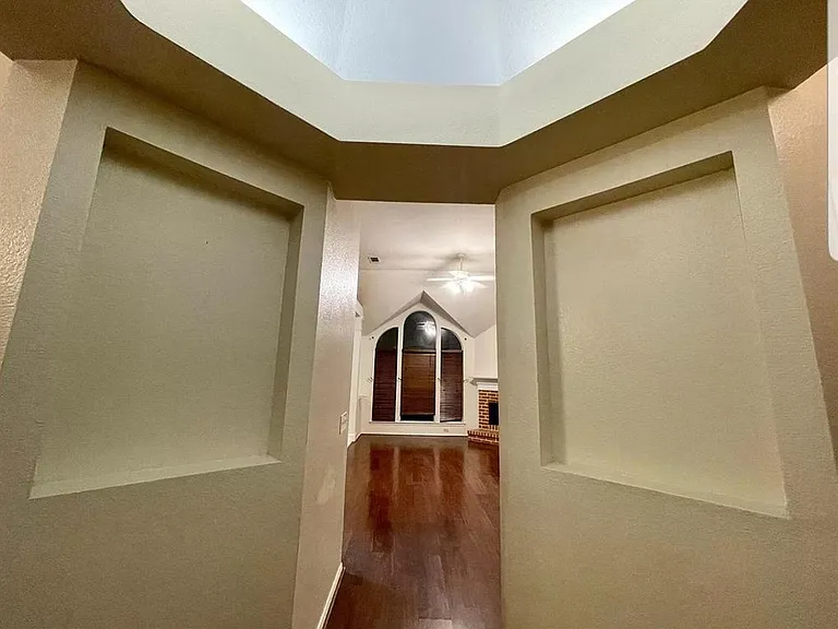 4001 Mulberry Dr — Photo 2
