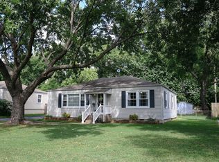 2370 S Luster Avenue, Springfield, MO 65804