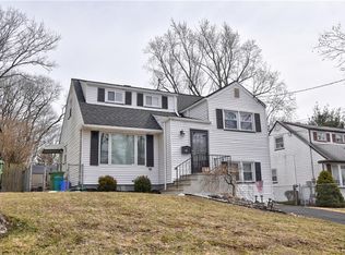 10 Robin Pl, Parlin, NJ 08859