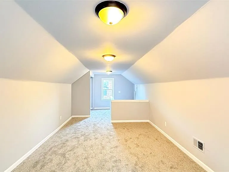 311 Amherst St — Photo 17