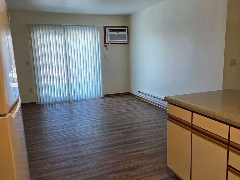 215 Weed St — Photo 3