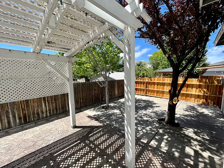 7481 Celeste Dr — Photo 23
