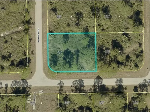 137 Nacelle Ave S, Lehigh Acres, FL 33974